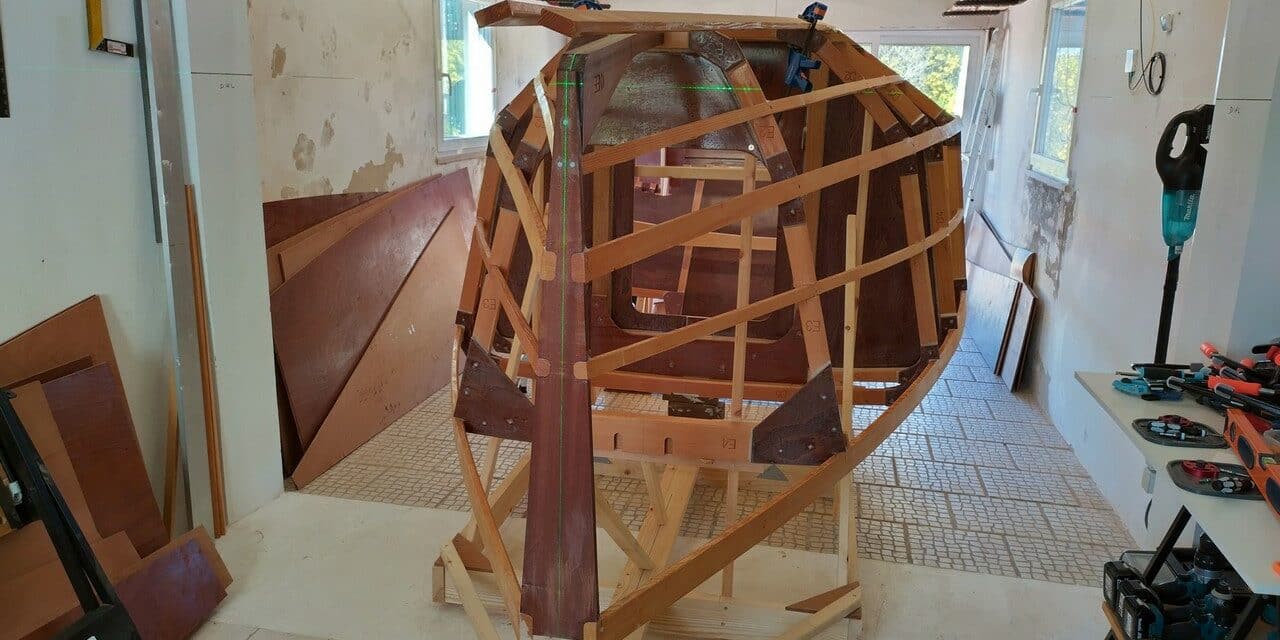 Comme une baleine échouée dans notre ex-petit garage !